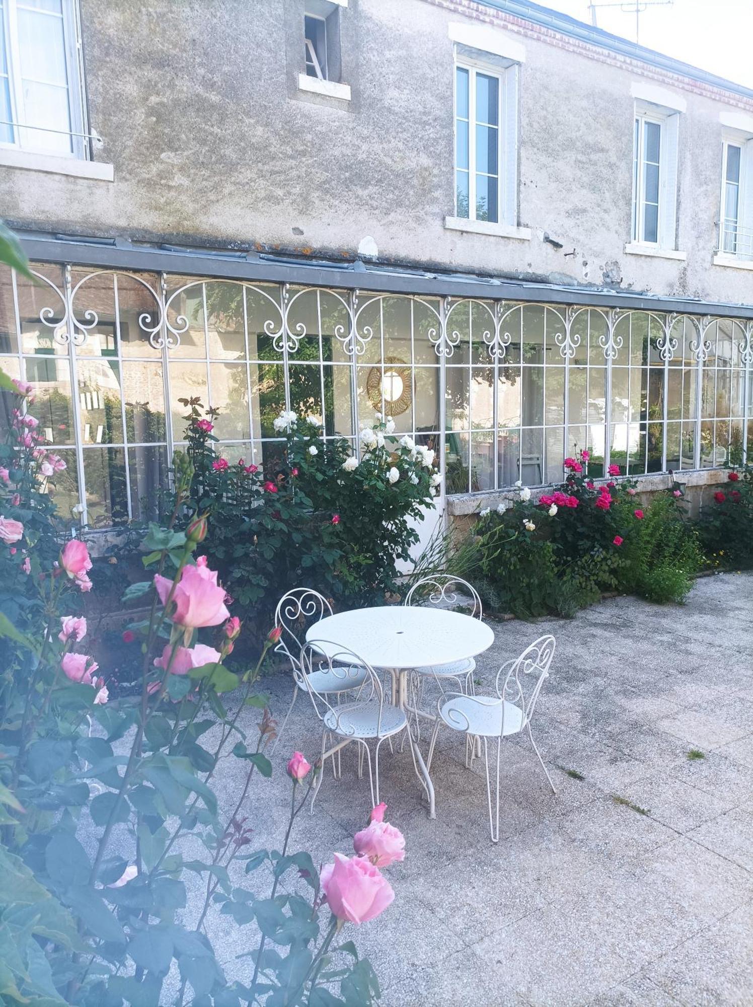 Le Relais Des Roses- Chambres D'Hotes Vatan Exterior foto